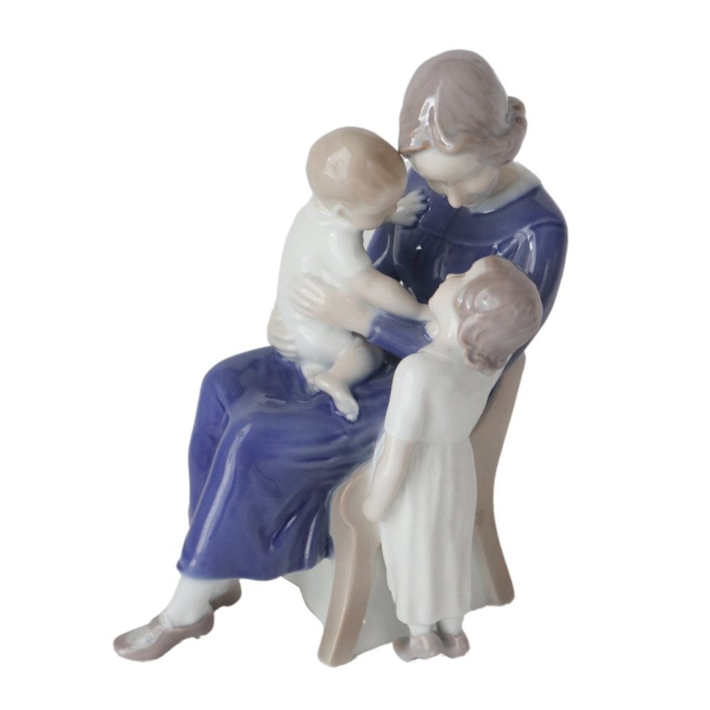Vintage Bing and Grondahl  B&G Kjøbenhavn Denmark Mother And Children  2262S - Picture 2 of 7